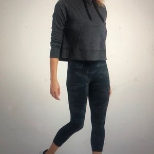 Spanx Look at Me Now Seamless Cropped Leggings